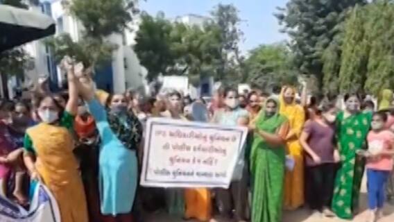 આણંદઃ પોલીસ પરિવારની મહિલાઓએ ગ્રેડ પે અંગે કર્યો વિરોધ, જુઓ ગુજરાતી ન્યૂઝ
