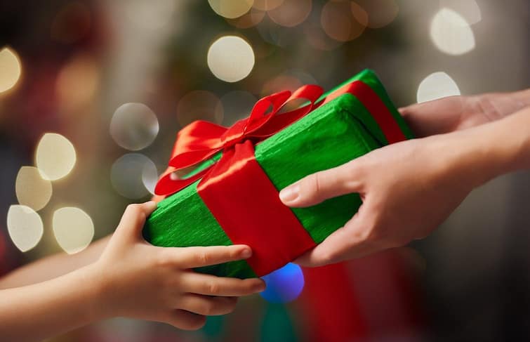 Give these best gifts to your friends and relatives this Diwali Give these best gifts to your friends and relatives this Diwali