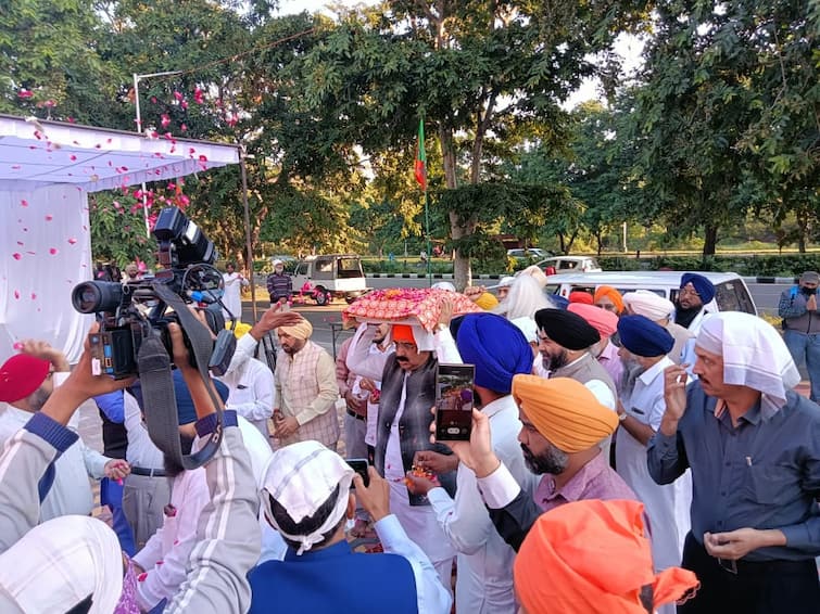 BJP in Punjab Election: Hardeep Puri, Meenakshi Lekhi and Gajender Shekhawat for the Assembly elections in Punjab, Meeting after recitation of Sukhmani Sahib BJP in Punjab: ਗੁਰੂ ਦਾ ਨਾਂ ਲੈ ਪੰਜਾਬ ਦੇ ਚੋਣ ਮੈਦਾਨ 'ਚ ਨਿੱਤਰੀ ਬੀਜੇਪੀ, ਸੁਖਮਨੀ ਸਾਹਿਬ ਦੇ ਪਾਠ ਮਗਰੋਂ ਮੀਟਿੰਗਾਂ ਦਾ ਦੌਰ