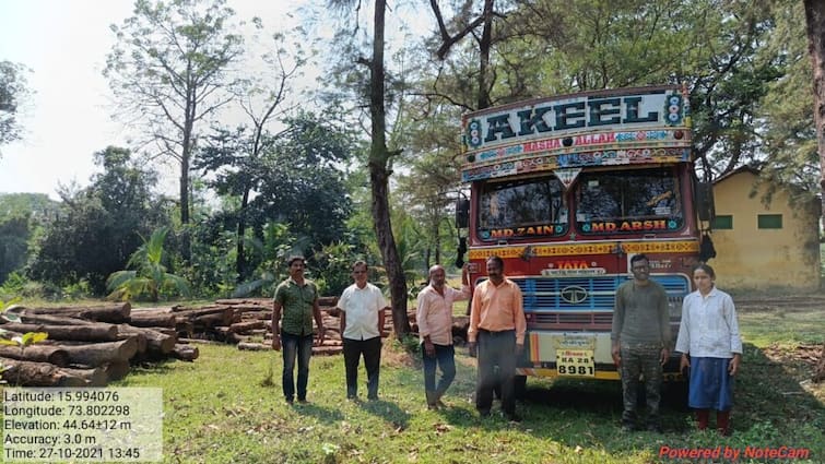 Maharashtra news Unlicensed truck carrying 519 cubic feet of teak wood seized in Kokan तळकोकणात विनापरवाना 519 घनफुट सागवान लाकडासह वाहतूक करणारा ट्रक जप्त, कुडाळ वनपरिक्षेत्र विभागाची मोठी कारवाई