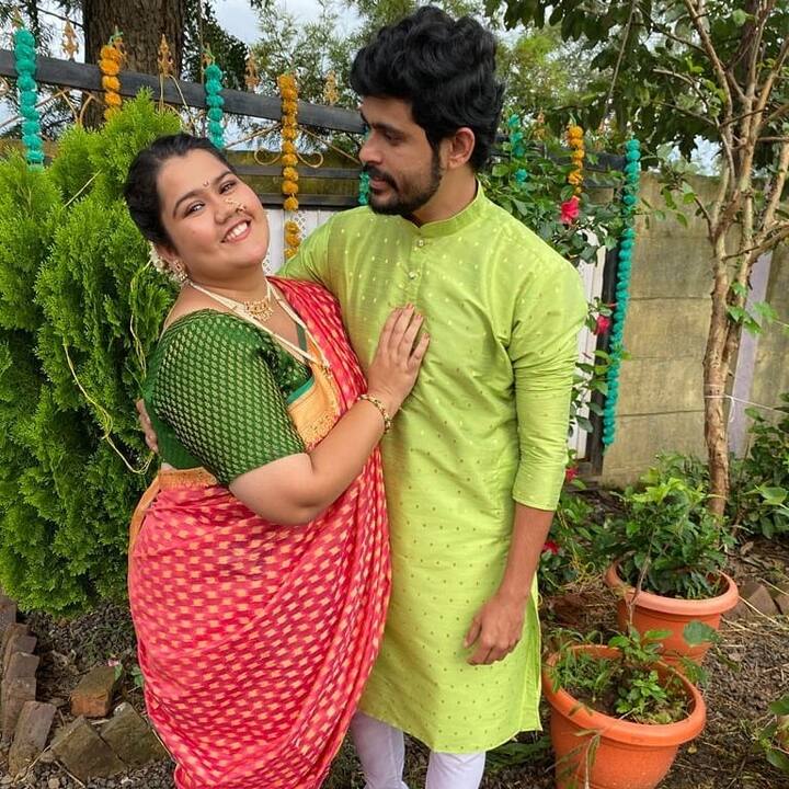 मालिकेच्या सेटवरील धमाल मस्तीचे फोटो अक्षया सोशल मीडियावर नेहमी शेअर करत असते. (Photo:@akshayanaik12/IG)