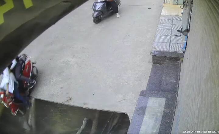 ਲੁਧਿਆਣਾ 'ਚ ਵੇਖਦਿਆਂ-ਵੇਖਦਿਆਂ ਧਸ ਗਈ ਸੜਕ, ਕਈ ਬੱਚੇ ਜ਼ਖ਼ਮੀ