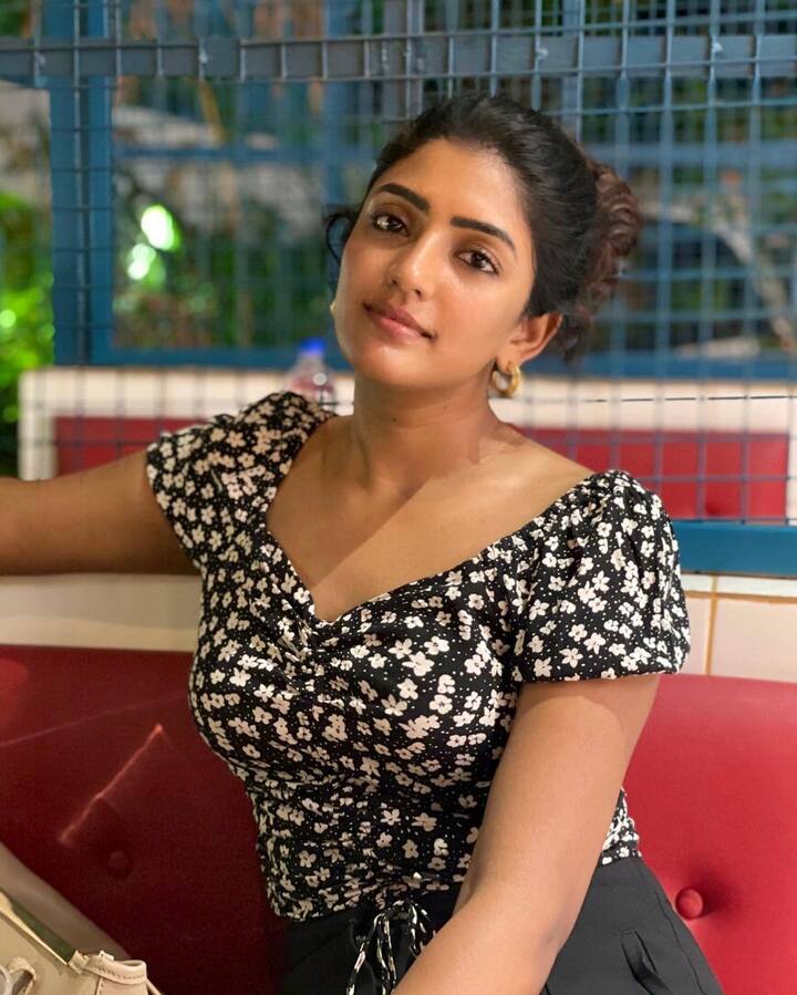 அழகைப் படைக்கும் திறமை முழுக்க உன்னுடன் சார்ந்தது என் விழி சேர்ந்தது