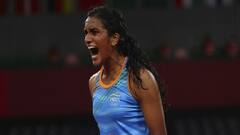 French Open: ফ্রেঞ্চ ওপেনে স্ট্রেট সেটে জয় সিন্ধুর, চোট পেয়ে ম্যাচ ছাড়লেন সাইনা