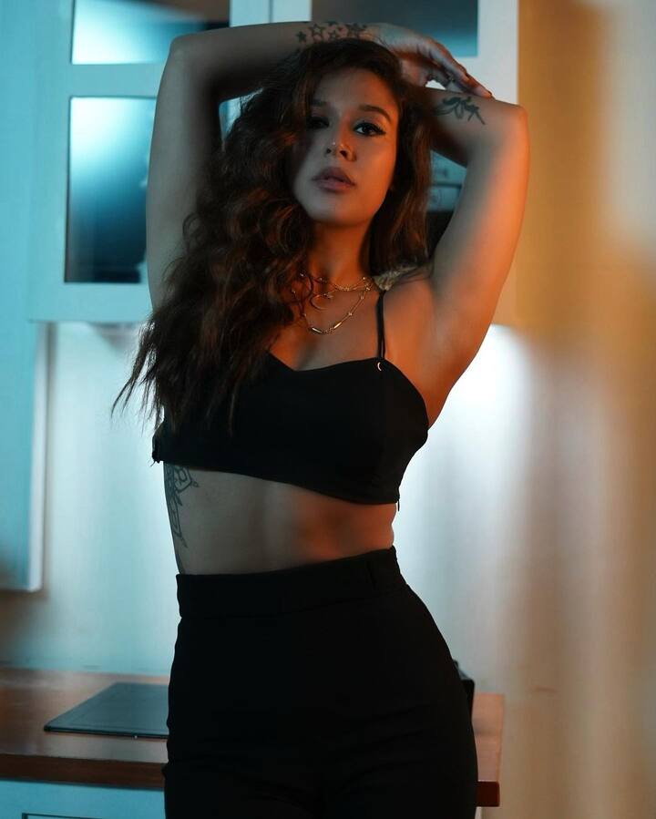 कृष्णा समय-समय पर फोटोशूट की तस्वीरें इंस्टाग्राम पर शेयर करती रहती हैं. कृष्णा का फैन बेस लगातार बढ़ता जा रहा है. (तस्वीर: सोशल मीडिया)