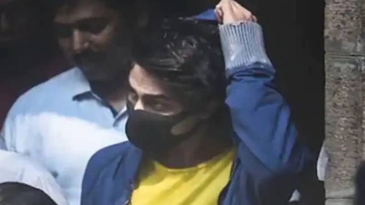 তবে, শুধু আরিয়ান খানই নন। প্রমোদতরীর ওই রেভ পার্টি থেকে আরিয়ান খান-সহ আটজনকে গ্রেফতার করে এনসিবি।