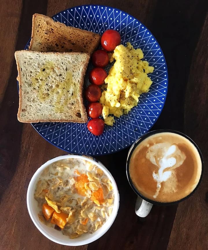 Classic scrambled eggs with toast : अंड्याची सर्वात सोपी आणि स्वादिष्ट डिश, थोडी फार आपल्या भुर्जी सारखीच तरीही चवीला वेगळी..(Photo Credit : @ur_average_foodie)