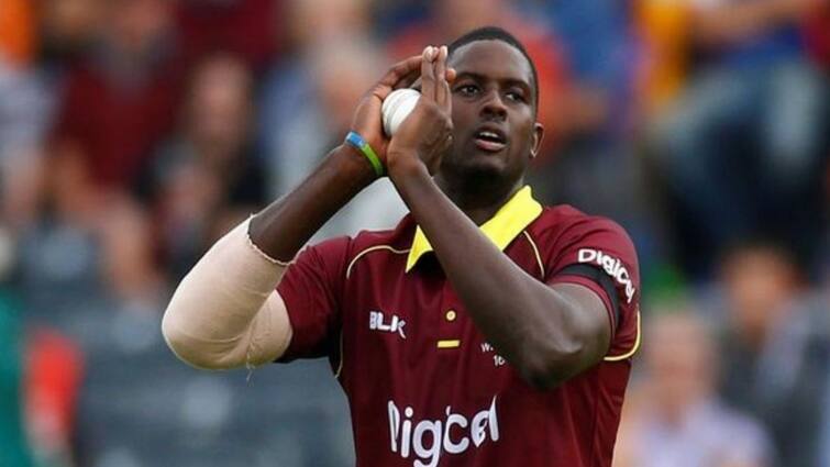 West Indies vs England: Jason Holder snares four in four to seal T20I series for Windies West Indies vs England: ৪ বলে ৪ উইকেট, রেকর্ড গড়ে ক্যারিবিয়ানদের টি-টোয়েন্টি সিরিজ জেতালেন হোল্ডার