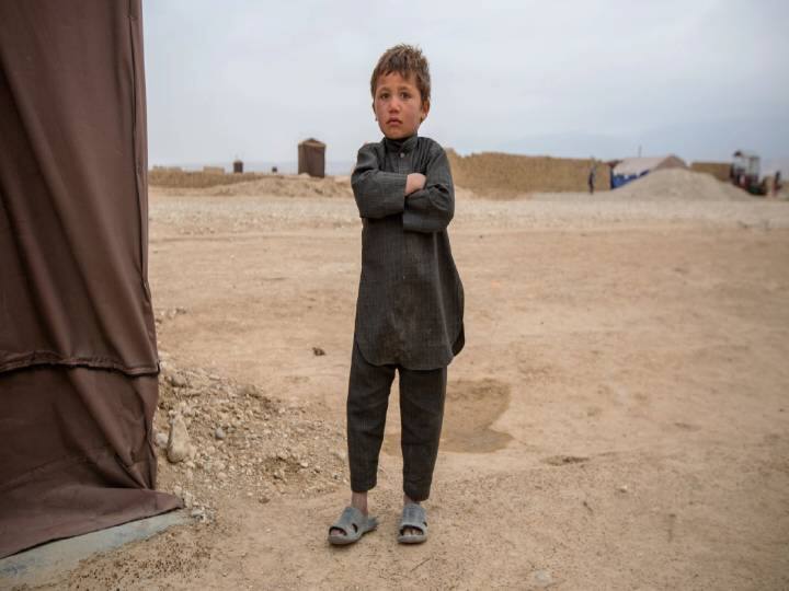Taliban political Collapse Afghanistan faces its worst ever food crisis millions of children are at risk of starvation Afghanistan Food Crisis: ஆஃப்கனை பட்டினியில் தள்ளிய தாலிபான்கள் - ஒரு பிரெட் துண்டுக்காக காத்துக்கிடக்கும் மக்கள்..