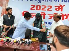 दिल्ली में AAP को झटका, पार्षद शाइस्ता ने थामा कांग्रेस का 'हाथ'