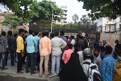 Aryan Khan Bail: অবশেষে জামিন মঞ্জুর আরিয়ান খানের, 'মন্নত'-এর বাইরে ভিড় অনুরাগীদের