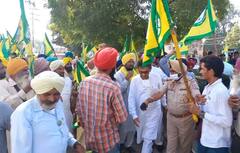 Farmers Protest: ਮਨਪ੍ਰੀਤ ਬਾਦਲ ਦਾ ਵਿਰੋਧ ਕਰਨ ਆਏ ਕਿਸਾਨਾਂ ਦੇ ਅੜਿੱਕੇ ਆਇਆ ਸ਼ਹਿਰੀ ਪ੍ਰਧਾਨ, ਥਾਣੇ 'ਚ ਵੜ ਬਚਾਈ ਜੇਲ੍ਹ