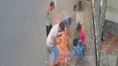 સુરતઃ ગટરના ઢાંકણા પર ફટાકડા ફોડતી વખતે લાગી આગ, જુઓ CCTV ફુટેજ