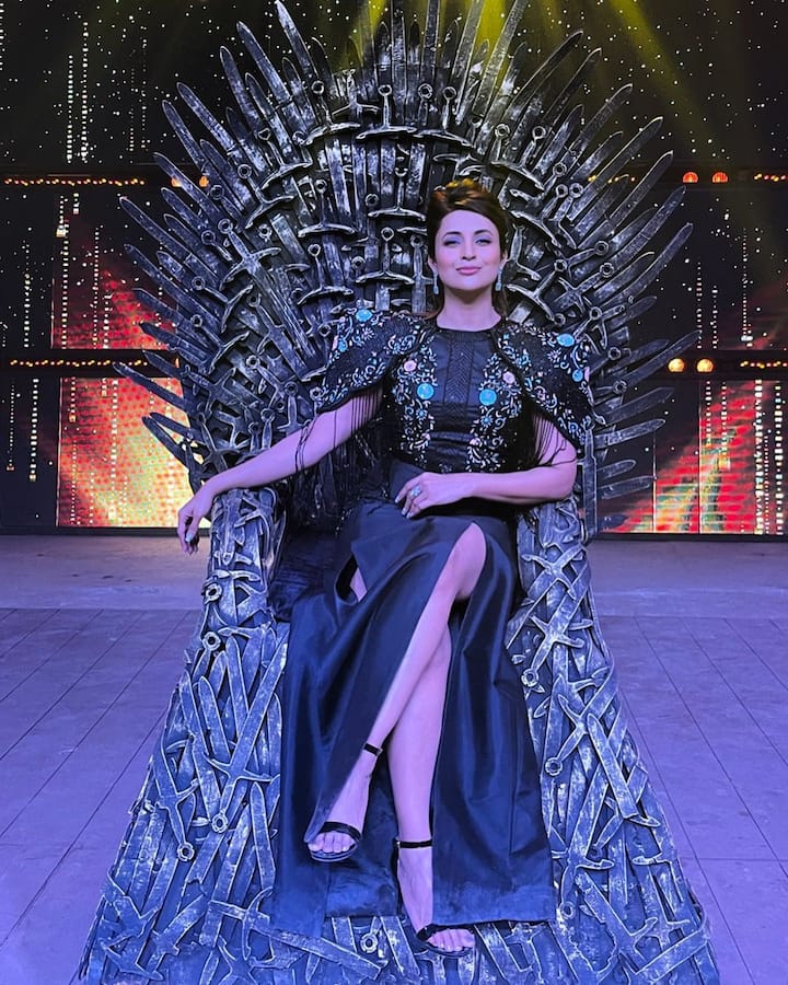 दिव्यांका त्रिपाठी की नेट वर्थ की बात करें तो मीडिया रिपोर्ट्स के मुताबिक एक्ट्रेस साल भर में डेढ़ करोड़ तक कमा लेती हैं.  (फोटो – सोशल मीडिया)