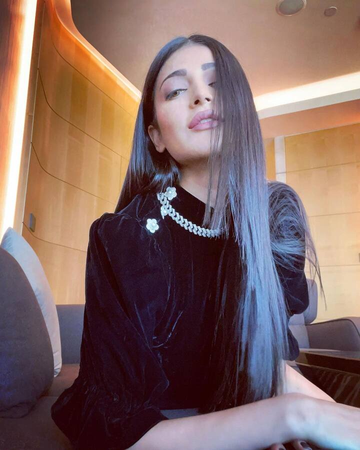 (Image Credit/ Shrutzhaasan Instagram)శృతిహాసన్