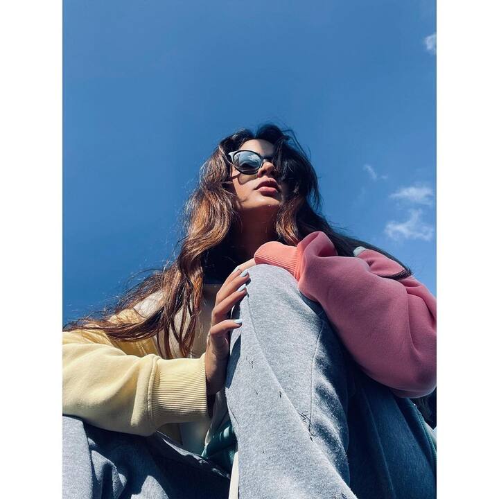 (Image credit: Instagram) షూటింగ్ లకు సెలవిచ్చి లావణ్య త్రిపాఠి తన స్నేహితులతో కలిసి విహారయాత్రల్లో మునిగితేలుతోంది.