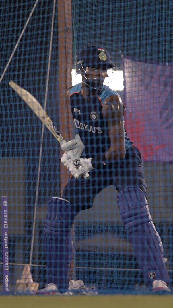 బ్యాటింగ్‌ ప్రాక్టీస్‌ చేస్తున్న హార్దిక్‌ పాండ్య