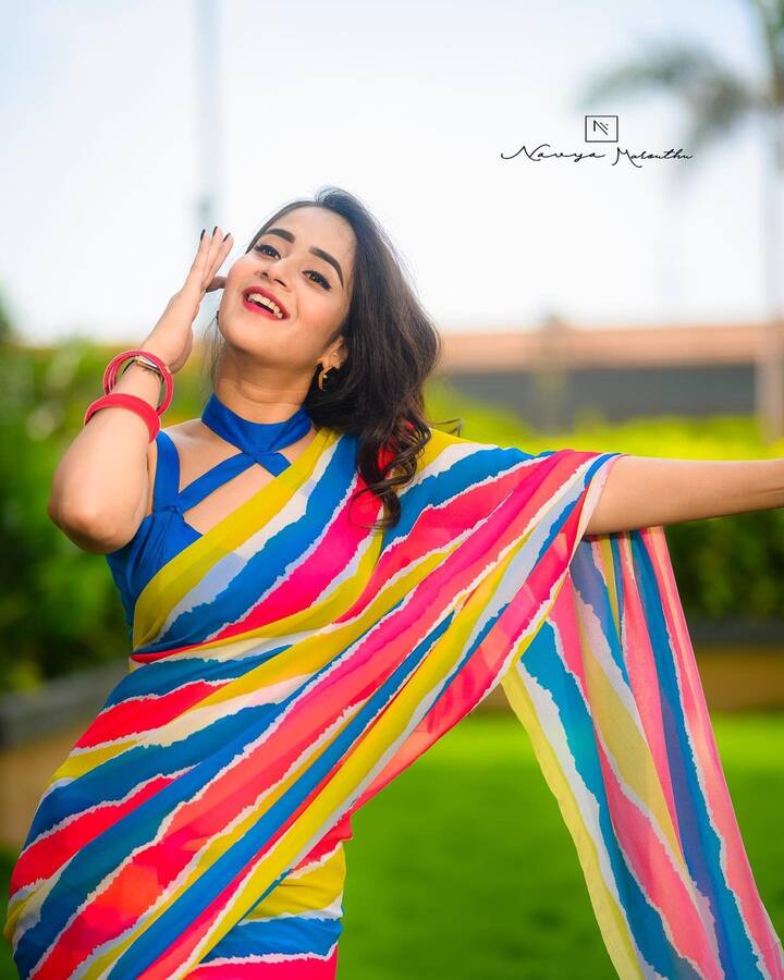 (Image credit: Instagram)  సోషల్ మీడియా స్టార్ దీప్తిసునయన కొత్త ఫోటోలతో కనువిందు చేస్తోంది. అభిమానుల కోసం ఎప్పటికప్పుడు కవ్వించే ఫోటోలను అప్ లోడ్ చేయడంలో ఆమె ముందుంటుంది.