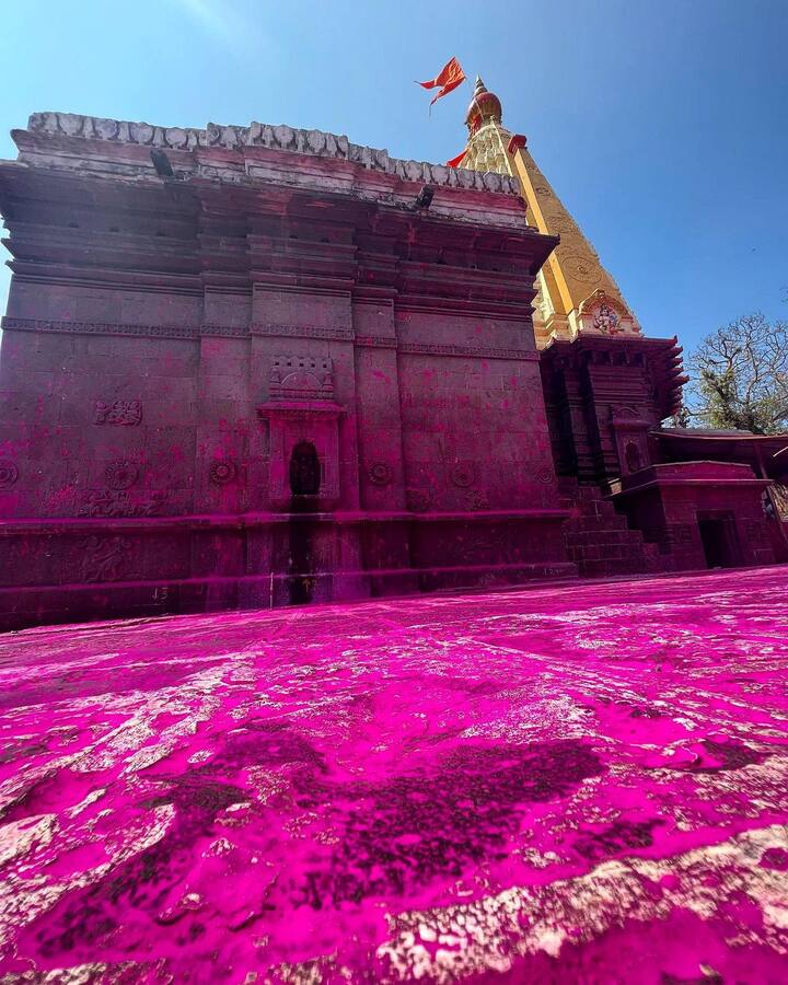 काही दिवसांपूर्वीचं म्हणजे 21 ऑक्टोबर रोजी या दोघांचा लग्न सोहळा पार पडला होता.. (Photo:@suyashtlk/IG)