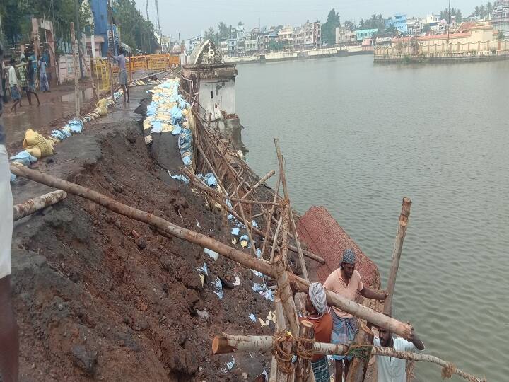 கனமழை: இரண்டாவது முறை இடிந்த கமலாலயக் குளம் சுற்றுச்சுவர்!