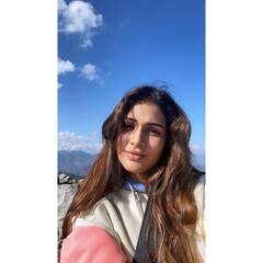 Lavanya Tripathi Photos: కొండ కోనల్లో విహరిస్తున్న అందాల రాక్షసి