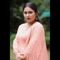 भोजपुरी एक्ट्रेस Priyanka Pandit ट्रेडिशनल ड्रेसेस में ढ़ाती हैं गजब, देखें उनका देसी अवतार