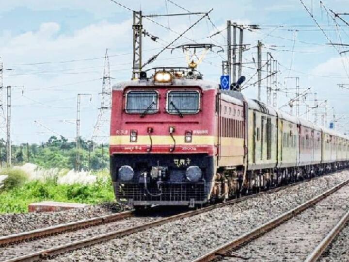 आनंद विहार स्टेशन से गतिशक्ति स्पेशल सुपरफास्ट (01684) रात 11 बजकर 10 मिनट पर खुलेगी जो अगले दिन दोपहर 03 बजकर 45 मिनट पर पटना पहुंचेगी. (फोटो- प्रतीकात्मक)