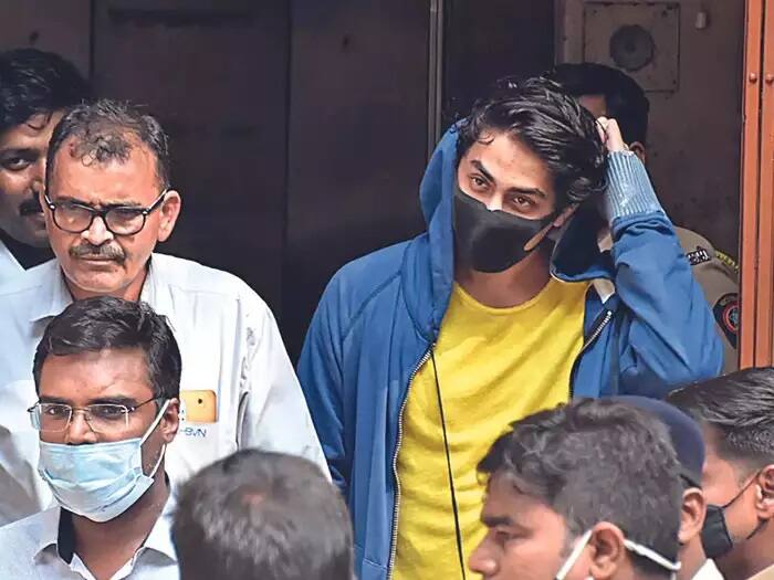 Story Aryan khan release live updates srk to accompany his son home from Arthur road jail drugs case આર્યન ખાનની મન્નત આવવાની તૈયારી શરૂ, જાણો કઇ એક્ટ્રેસે જામીન માટે આપી સ્યોરિટી, બની જમાનતી