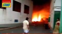 Fire: ফলতায় প্লাস্টিক চেয়ার কারখানায় আগুন, আড়াই ঘণ্টার চেষ্টায় আগুন নিয়ন্ত্রণে। Bangla News