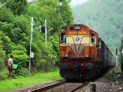 corona special trains become regular trains கொரோனா தொற்று குறைந்ததால் சிறப்பு ரயில்கள் வழக்கமான ரயில்களாக மாற்றம்!