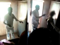 Video Viral: औरंगाबाद में ‘मटुकनाथ’ बने प्रोफेसर को छात्रा ने चप्पल से पीटा, मामला इतना बढ़ गया कि भागना पड़ा