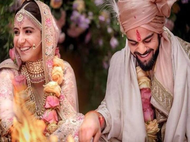 अनुष्का शर्मा (Anushka Sharma) आणि विराट कोहली (Virat Kohli) ने 11 डिसेंबर,2017 यादिवशी लग्नगाठ बांधली होती. त्यांचा लग्नसोहळा कमी जणांच्या उपस्थितीत पार पडला होता.