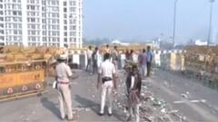 Ghazipur border से हटाई गई बैरिकेडिंग, Delhi Police के अधिकारी मौके पर रहे मौजूद | Hindi News