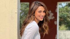 Mimi Chakraborty: ফিরে পাওয়া ছোটবেলা, গাছ থেকে আমলকি পাড়তে ব্যস্ত মিমি চক্রবর্তী