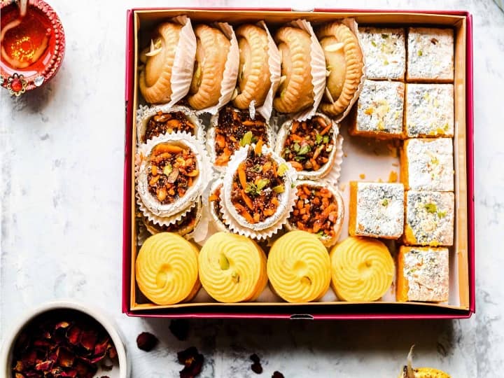 Kitchen Hacks How To Store Sweets For Long Time Sweets Storage Tips Kitchen Hacks: महीनों खराब नहीं होंगी मिठाई, अपनाएं स्वीट्स को स्टोर करने का ये तरीका