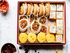 Kitchen Hacks: महीनों खराब नहीं होंगी मिठाई, अपनाएं स्वीट्स को स्टोर करने का ये तरीका