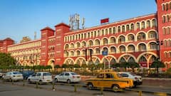 Howrah Station: স্টেশন এক, প্ল্যাটফর্ম টিকিটের দাম আলাদা, হাওড়া স্টেশনে বিভ্রান্তিতে যাত্রীরা | Bangla News