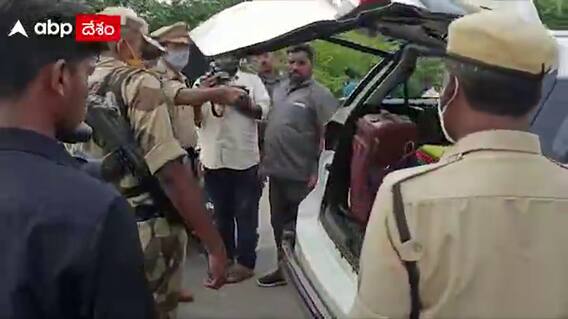 Huzurabad ByElections: ఈటల రాజేందర్ కారు తనిఖీ చేసిన పోలీసులు