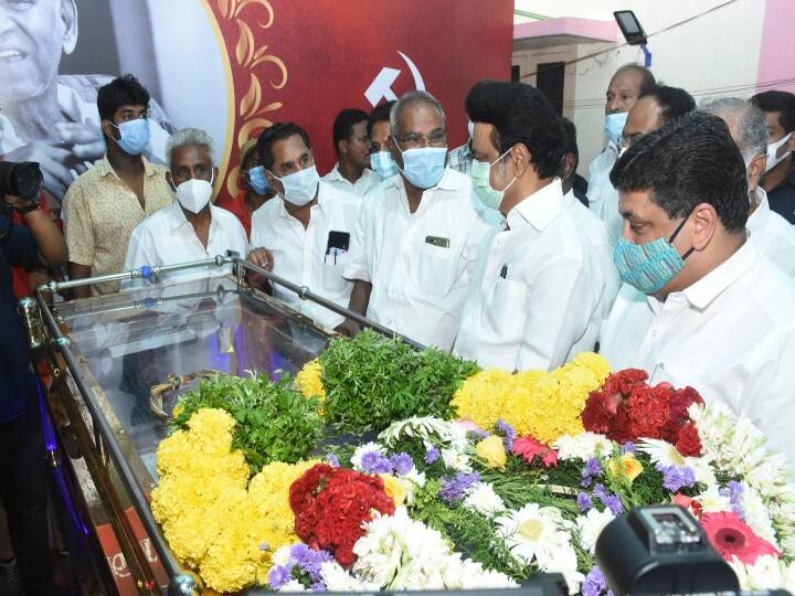 Chief Minister MK Stalin's tribute to the body of former MLA Nanmaran முன்னாள் எம்.எல்.ஏ நன்மாறன் உடலுக்கு முதல்வர் மு.க.ஸ்டாலின் அஞ்சலி