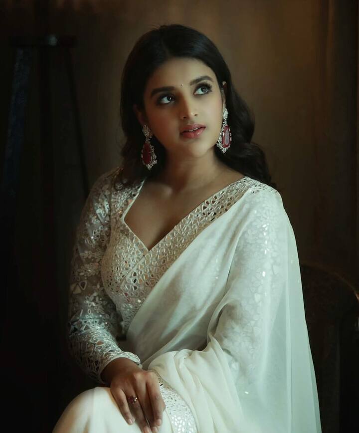 அடி வெள்ளக்கார வேலாயி நீ கொள்ளைக்காரி ஆனாயே