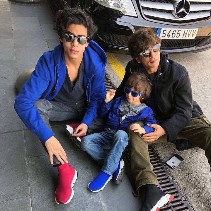 आर्यन खान को एक्टिंग का ज्यादा शौक नहीं हैं. उनको जानने वाले लोगों का कहना है कि उन्हें एक्टिंग से ज्यादा डायरेक्शन का शौक है. वो काफी क्रिएटिव हैं और अच्छा लिखते हैं.