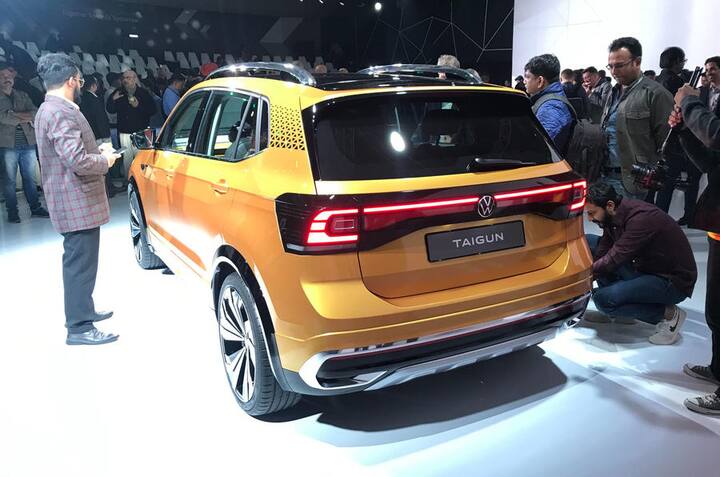 ਇਹ ਹੈ ਕੀਮਤ: Volkswagen Taigun SUV ਦੇ Comfortline ਮੈਨੂਅਲ ਵੇਰੀਐਂਟ ਦੀ ਕੀਮਤ 10,49,900 ਰੁਪਏ ਹੈ, ਜਦੋਂ ਕਿ ਇਸ ਦੇ ਹਾਈਲਾਈਨ ਆਟੋਮੈਟਿਕ ਵੇਰੀਐਂਟ ਦੀ ਕੀਮਤ 14,09,000 ਰੁਪਏ ਹੈ। ਦੂਜੇ ਪਾਸੇ, ਤੁਹਾਨੂੰ GT Plus DSG ਵੇਰੀਐਂਟ ਲਈ 17,49,900 ਰੁਪਏ ਦਾ ਭੁਗਤਾਨ ਕਰਨਾ ਹੋਵੇਗਾ।