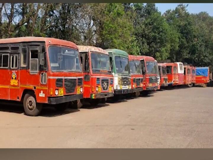 st workers strike update msrtc administration suspends protestor workers संपकरी एसटी कामगारांवर कारवाई सुरूच; आतापर्यंत 2053 जण निलंबित