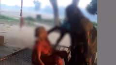 UP के Jaunpur में दबंगों ने बुजुर्ग महिला की जमकर की पिटाई | Khabrein Tabadtod