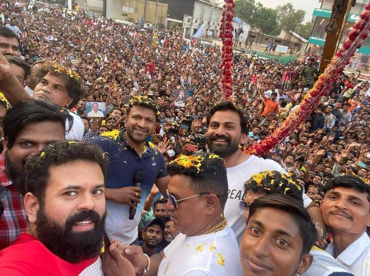 కన్నడలో పునీత్ ను ముద్దుగా పవర్ స్టార్ అని పిలుచుకుంటారు. 46 ఏళ్ల చిన్నవయసులో ఆయన మరణించడం అందరినీ కలచివేస్తోంది. (Image credit: Instagram)