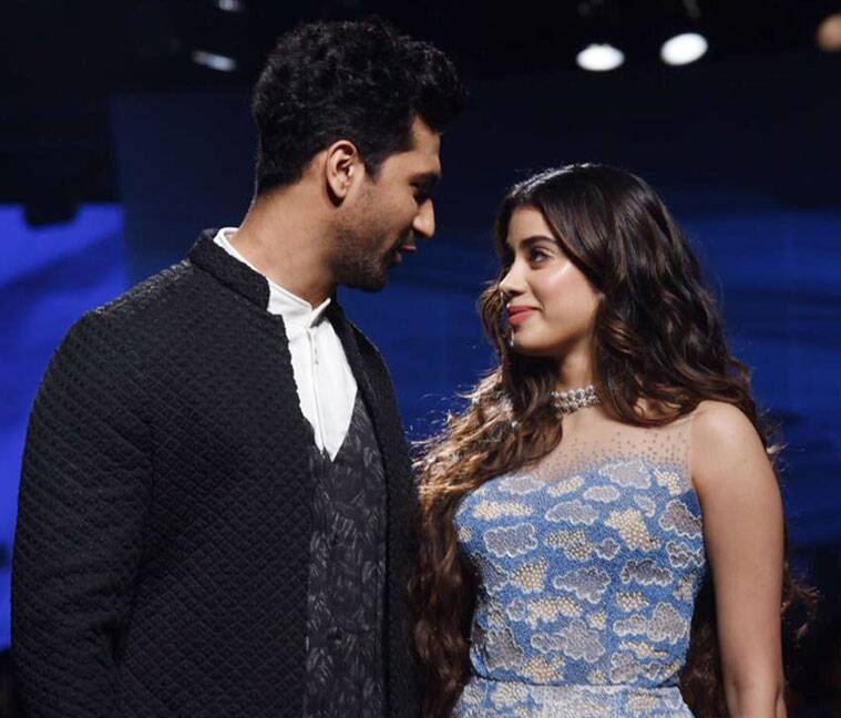 चेंजिंग रूम में मुंह बनाकर कोने में बैठी Janhvi Kapoor का Vicky Kaushal ने बनाया वीडियो, लिख दी ये बात