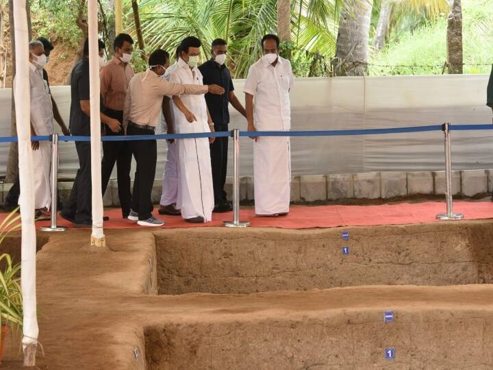 TN CM MK Stalin visits Keezhadi Archaeological site and inspects the work done there for the first time கீழடி : அகழ்வாராய்ச்சி பணிகளைப் பார்வையிட்ட முதல்வர் மு.க.ஸ்டாலின் !