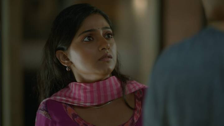করোনা পরিস্থিতিতে আমরা কমবেশি সবাই পরিচিত হয়েছি 'হোম ডেলিভারি'-র সঙ্গে। গল্পে 'খুকুমণি'-র পেশা ও তাই। কিন্তু এই পেশাই বদলে দেয় তার জীবন।