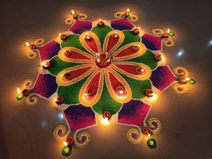 Diwali 2021 Latest Rangoli designs: हिंदू धर्म में रंगोली के बिना कोई भी त्योहार अधूरा सा लगता है. फिर चाहे बात जन्माष्टमी की हो या फिर शिवरात्रि की. या फिर हिंदूओं के सबसे बड़े त्योहार दिवाली की.घर का आंगन रंग-बिरंगी रंगोली के बिना अधूरा सा लगता है. (फोटो क्रेडिट- सोशल मीडिया)