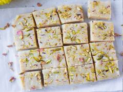 Diwali 2021: दिवाली के दिन मेहमानों के लिए बनाए कलाकंद मिठाई, जानें इसकी बेहद आसान रेसिपी